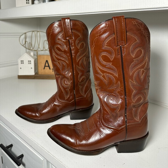 Dan Post Shoes - Dan Post Cowboy Boots Men’s 7.5D, Women 9 Vintage Brown Leather Western Classic